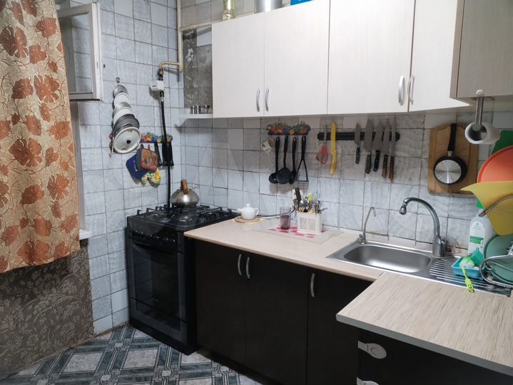 2-к. квартира, 57 м², 1/3 эт.