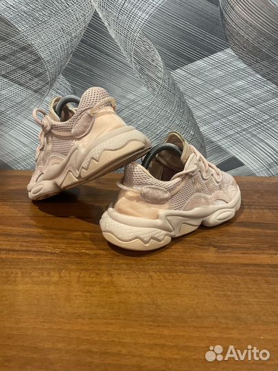 Кроссовки Adidas ozweego размер 36,5
