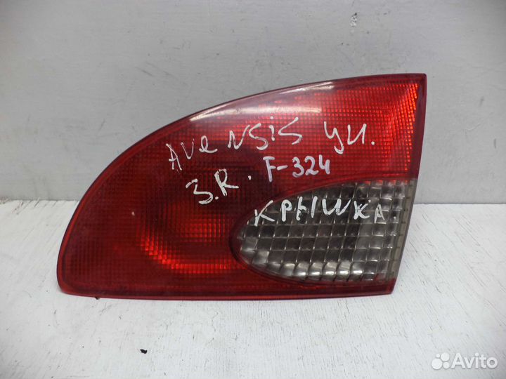 Фонарь крышки правый Toyota Avensis 1 T220 2330020