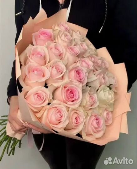 Букет 33 светло-розовые розы. Доставка