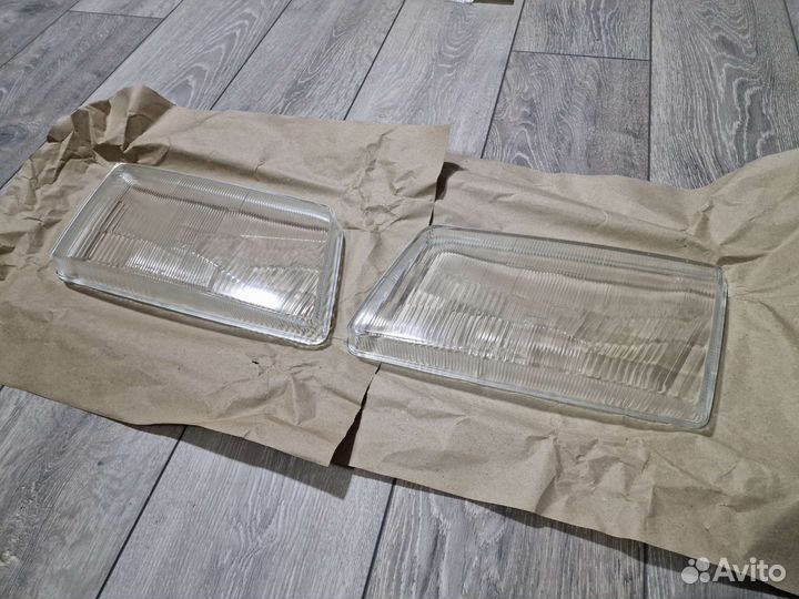 Стекла передних фар Audi 100 C4 (45) Новые