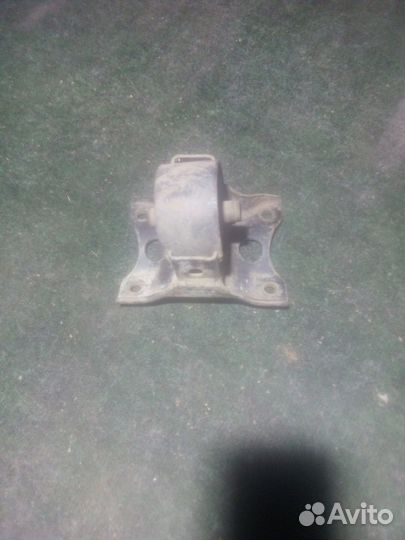 Опора двигателя левая Infinity,Nissan Maxima