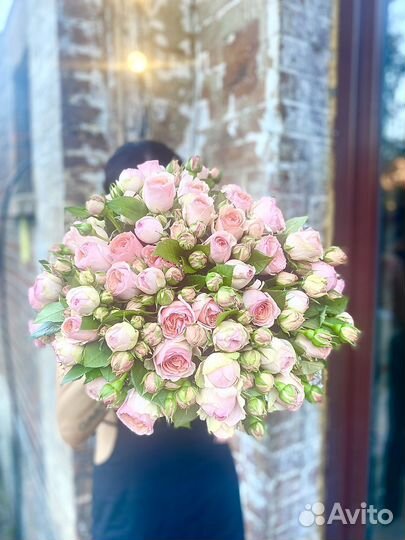 Пионовидные розы букет