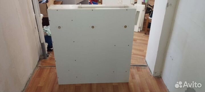 Полка с зеркалом в ванную комнату