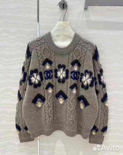 Свитер женский