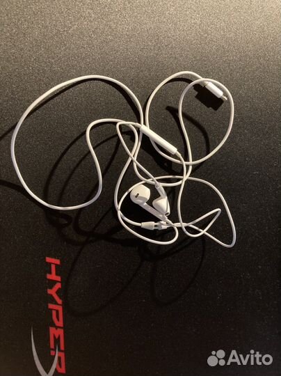 Наушники Apple EarPods с разъёмом Lightning