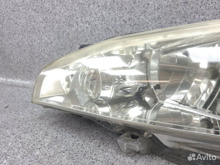 Фара передняя левая Toyota Wish ZGE20 2zrfae 2012