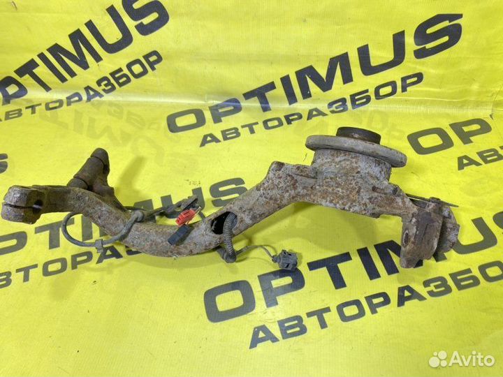 Кулак поворотный передний правый Volkswagen Passat