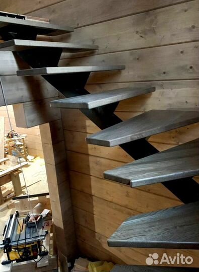 Г-образная лестница