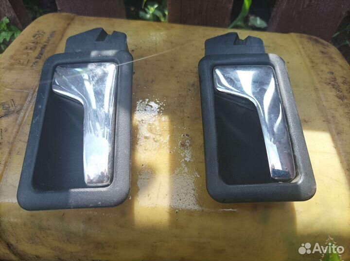 Ручка правая дверная Ауди 80 внутренняя