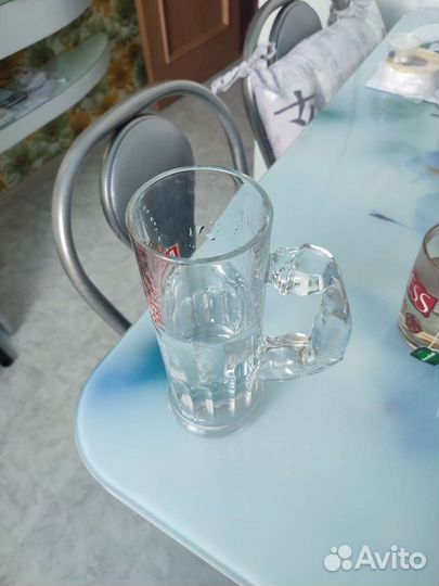 Посуда:стаканы,вазочки,блюдца, ваза,баночки от чая
