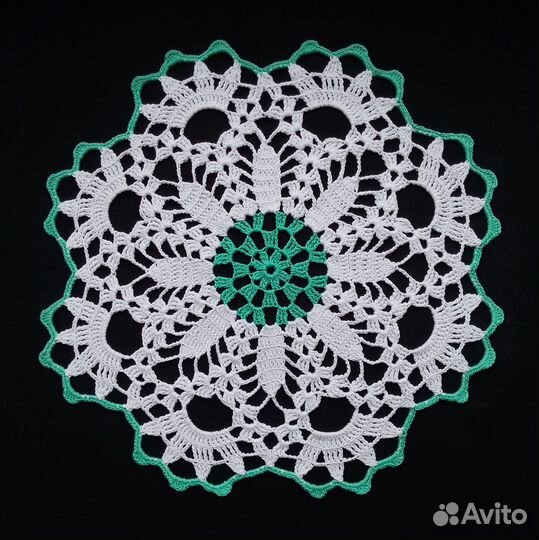 Салфетка вязаная 31 см (ручная работа)