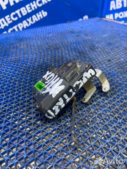 Моторчик заслонок отопителя Honda Inspire седан