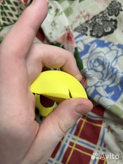 Чехол для airpods 1/2 в виде желтого амонгуса