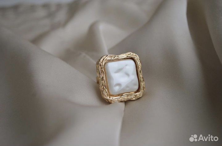 Кольцо (бижутерия)