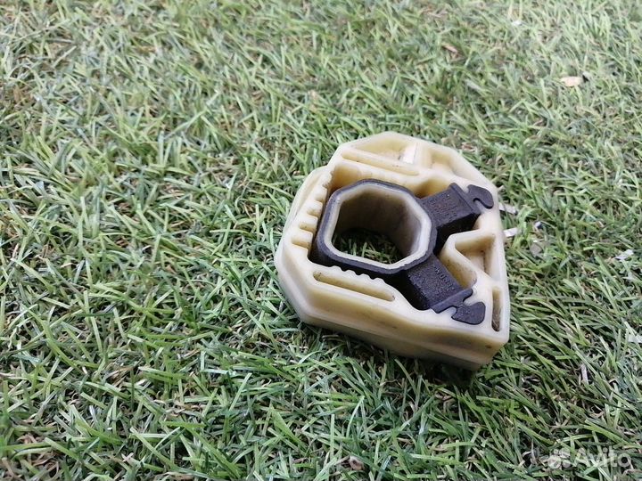 Крепление радиатора Volkswagen Passat Cc