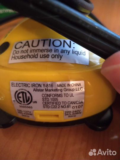 Дорожный утюг с отпаривателем