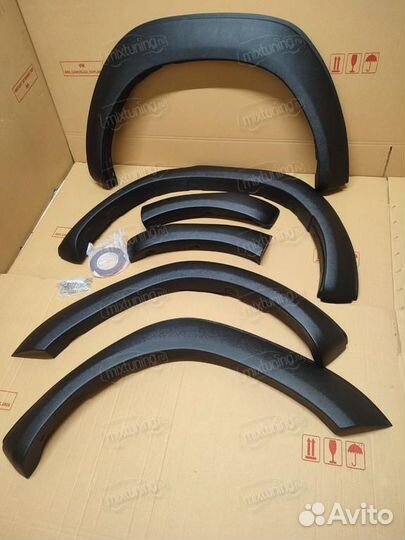 Расширители колесных арок Toyota Hilux 2020-нв