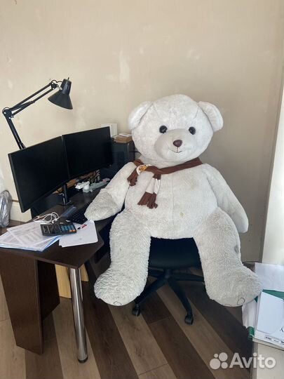 Огромный плюшевый медведь