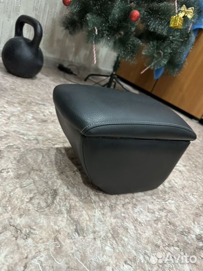 Подлокотник opel astra 2011