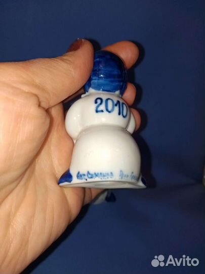 Статуэтка Известия снеговик-хоккеист Гжель