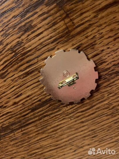 Значок нами 300000 трехсот тысячный автомобиль