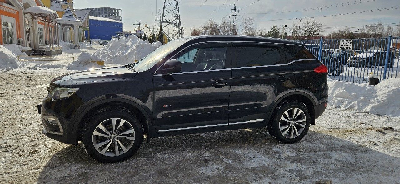 Geely Atlas: фото владельца