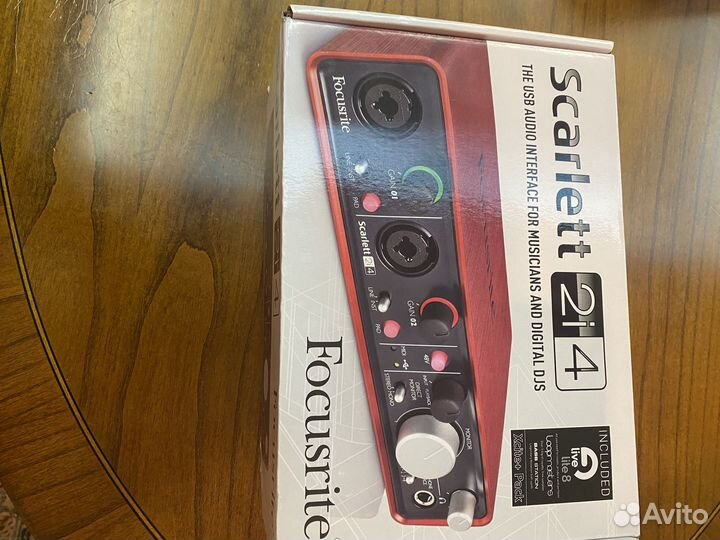 Внешняя звуковая карта Focusrite scarlett 2i4