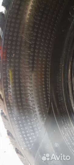 Kumho I'Zen Stud Snow KW11 215/70 R16