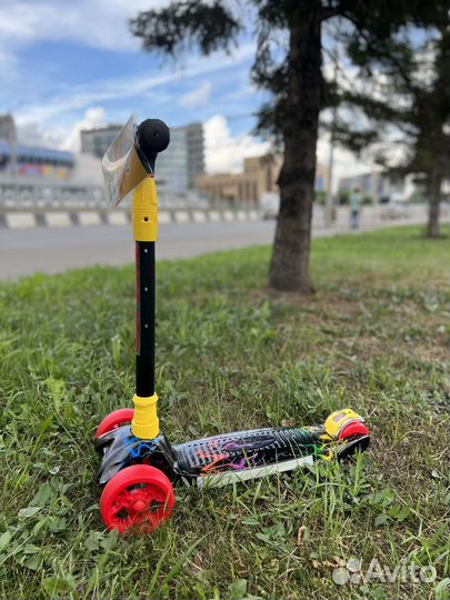 Самокат трехколесный Black Aqua