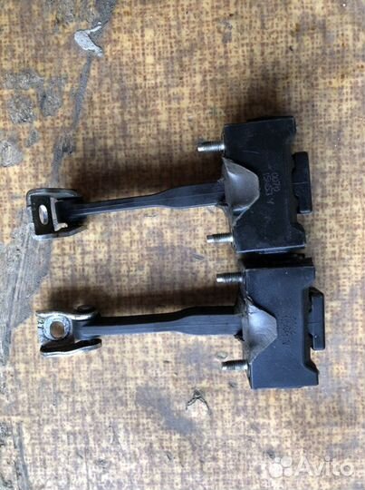 Огранечители открытия передних дверей LADA vesta