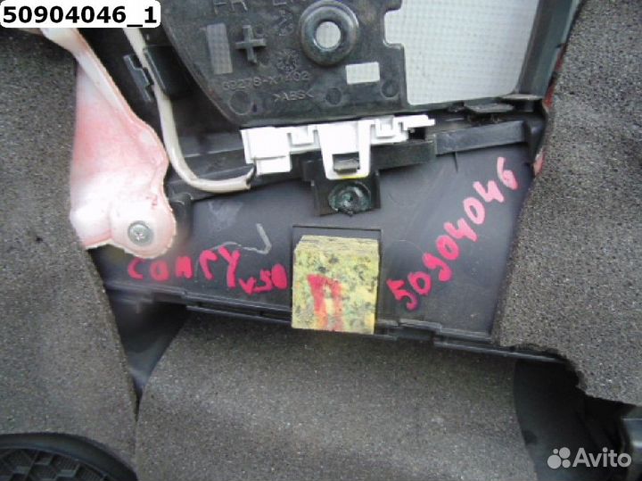 Обшивка двери передней левой Toyota Camry V50