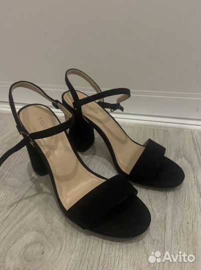 Босоножки новые