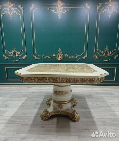 Обеденный стол со стульями