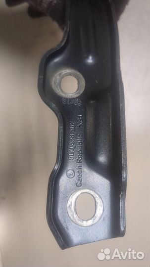 Петля капота правая Skoda Octavia (A7), 2018