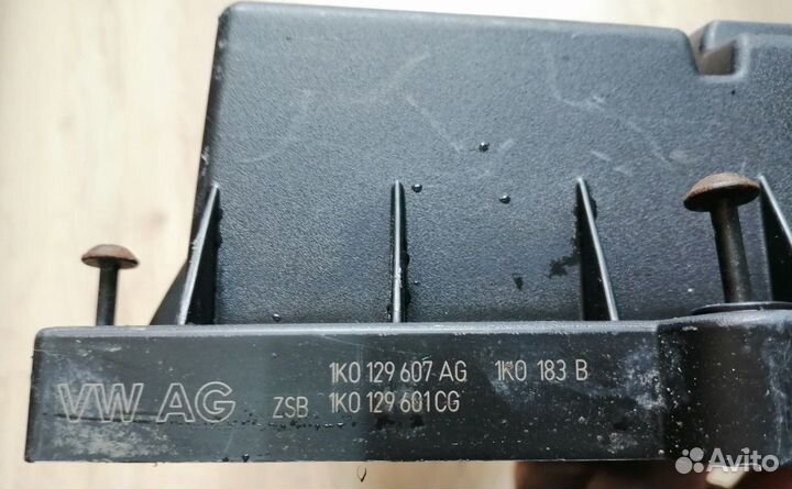 Крышка верхняя воздушного фильтра Octavia A5