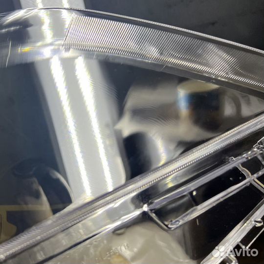 Уцененное стекло для фары Toyota Sienna (XL30) (20