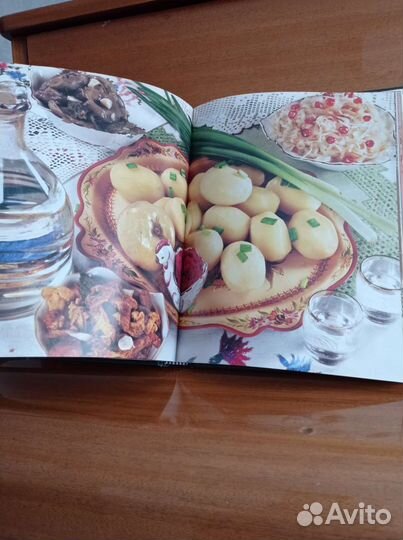 Книги.Секреты русского застолья. Нежные стихи