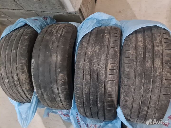 Kumho Ecsta 711 235/45 R18 98W