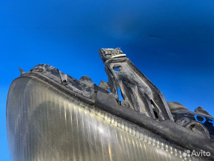 Фара правая для Opel Omega B