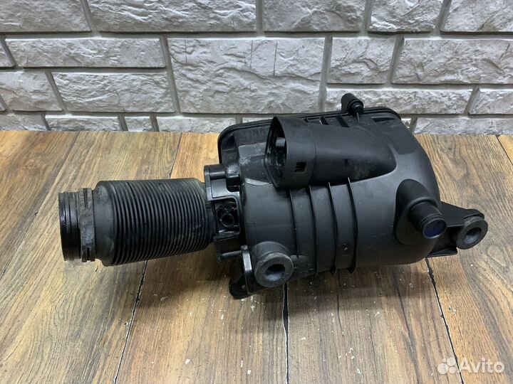 Volkswagen Passat B7 Корпус воздушного фильтра