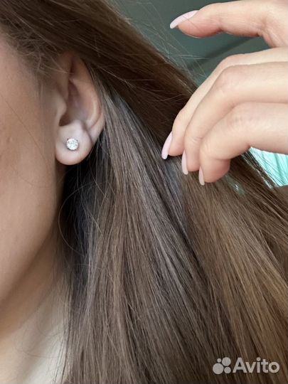 Серебряные серьги пусеты гвоздики с фианитом