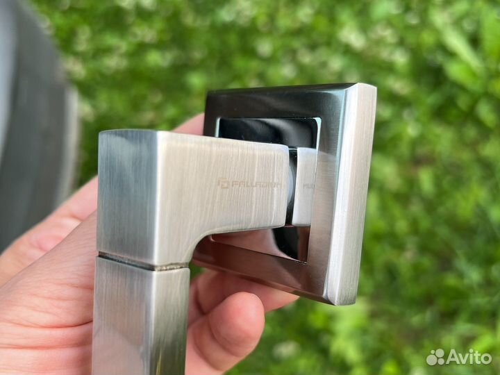 Дверные ручки