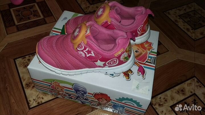 Кроссовки для девочки