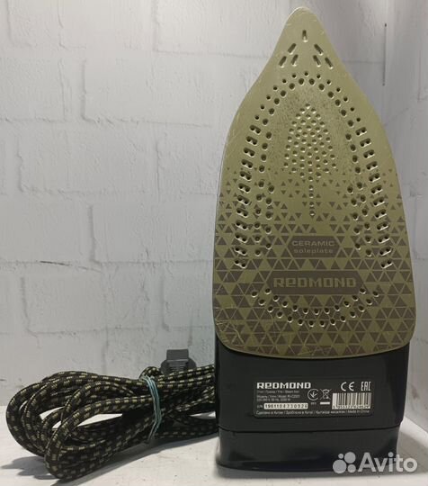 Утюг Redmond RI-С2521