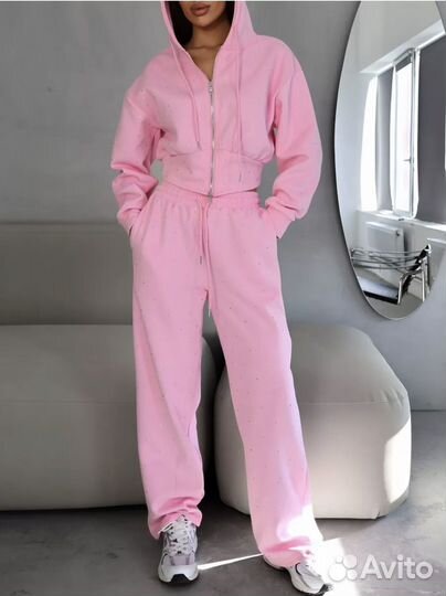 Спортивный костюм со стразами