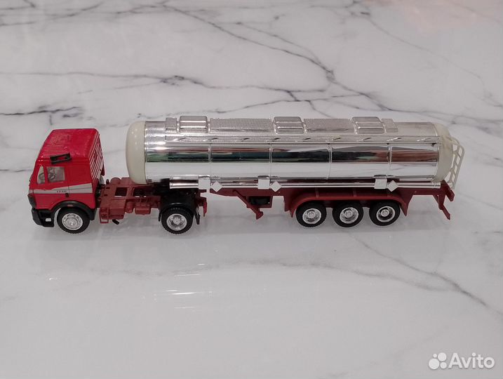 Mercedes Benz 1748 с цистерной