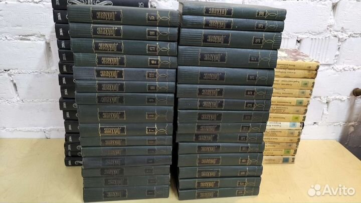 Книги много