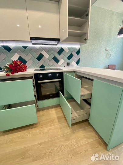 Кухня под потолок из мдф на заказ в Новосибирске