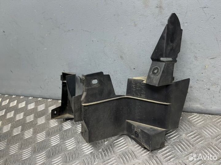 Дефлектор радиатора Mazda 3 BK